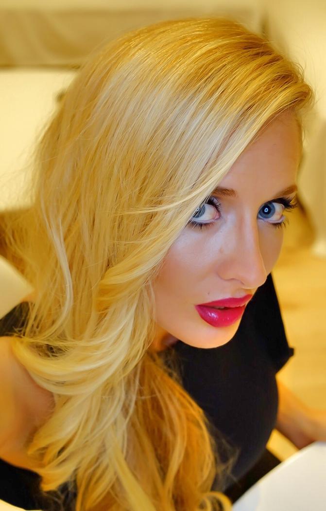 AboutMe banner for @makeup